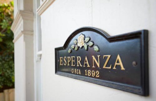 Ashfield Apartment | Courtyard Esperanza - Sunny Heritage Chic