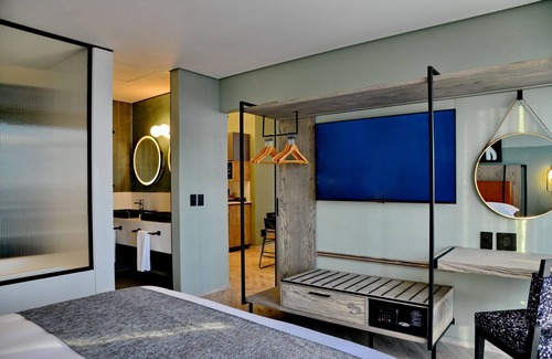 Greater Johannesburg Metropolitan Area Hotel | Courtyard Hotel Waterfall City