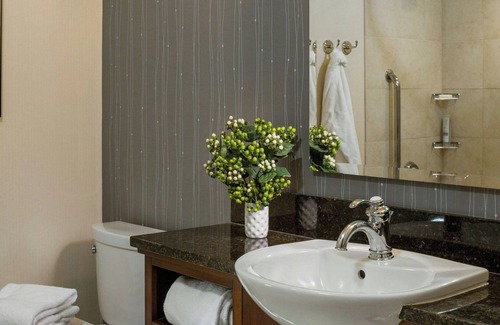 Burlington Hotel | Courtyard Marriott Burlington Harbor