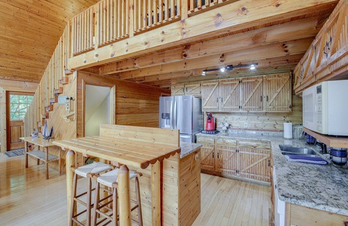 Vonore Cabin | 'Cove Life at Tellico Lake' Cabin w/Hot Tub, Dock