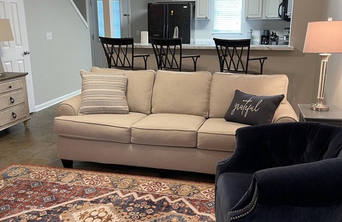 Starkville House | “Cowbella” new remodel. 5 minutes from MSU. Super host water view