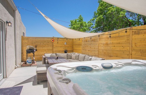 Westside House | Cowboy Den+Hot Tub+Game Room+Pet Friendly+No Pet Fee!