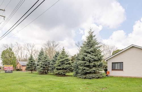 Riverview Apartment | Cozy Private Room with Bath| Sleeps 4| Free parking