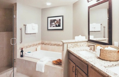 West Kissimmee Resort | Cozy 1-2-bedroom resort less than 20 minutes away from Orlando theme parks.