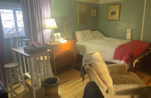 Mount Dora House | Cozy 1 bdrm 1 ba efficiency loft w private fenced-in yard perfect for ppl w pets