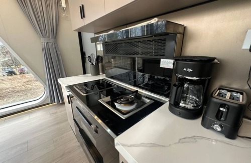 Penn Yan House | Cozy 1 Bed, 1 Bath Smart Home Capsule on Scenic Keuka Wine Trail–Modern Comfort!