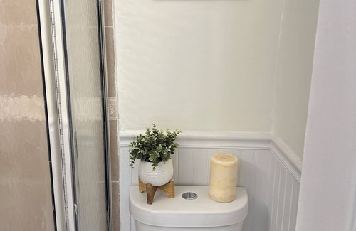 North Bergen Apartment | Cozy 1-bedroom apartment in gorgeous North Bergen with AC