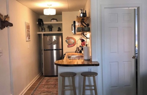 Old North End Apartment | Cozy 1-bedroom apartment - 5 Min walk to Church St