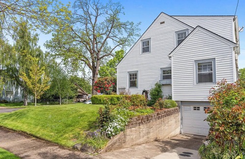 Grant Apartment | Cozy 1-bedroom apartment in enjoyable Salem with fitness room, WiFi