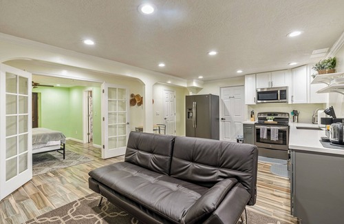 Layton Apartment | Cozy 1-Bedroom Basement Apartment, Free Parking, Kitchen, Washer/Dryer in Unit