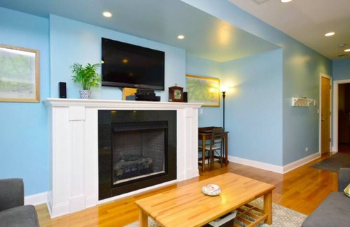 Forestview Apartment | Cozy 1 Bedroom Condo overlooking Lake Michigan 🏖