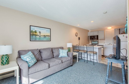 Gilford Condo | Cozy 1-bedroom condo with AC and WiFi in adorable Gilford