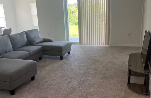 Harris House | Cozy 1-bedroom house in charming Lehigh Acres with WiFi, AC