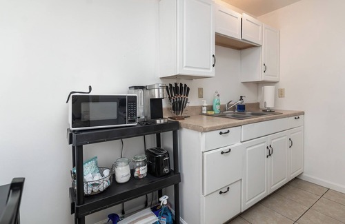 Northridge Apartment | Cozy 1-Bedroom Retreat in Dayton: Perfectly Located Near 3 Top Hospitals!