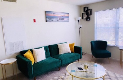 Manchester Apartment | COZY 1 Bedroom with Pool & Patio