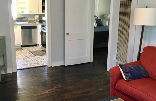 Conway Cottage | Cozy 1930's Retro Cottage Downtown