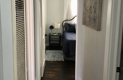 Conway Cottage | Cozy 1930's Retro Cottage Downtown
