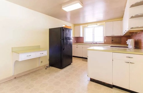Mansfield Apartment | Cozy 1950s Ranch House