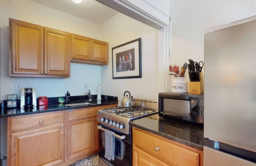 Commonwealth Apartment | Cozy 1B, Green Line, Boston Coll, Elev, Roof Deck