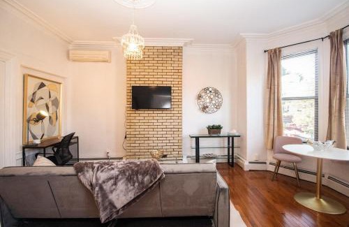 Emerson Gardens Apartment | Cozy 1bed, 1bath In Brookline, Mbta