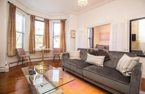 Emerson Gardens Apartment | Cozy 1bed, 1bath In Brookline, Mbta