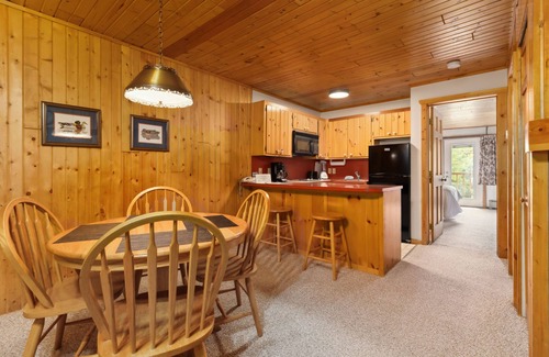 Breezy Point Condo | Cozy 1BR Condo w/Balcony & Fireplace