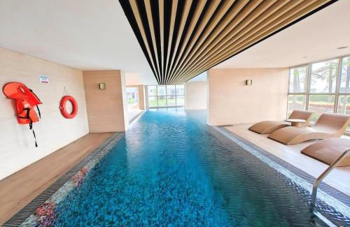 Pantai Indah Kapuk Apartment | Cozy 1BR Gold Coast PIK with Pool, Gym, Netflix by 2ndHome