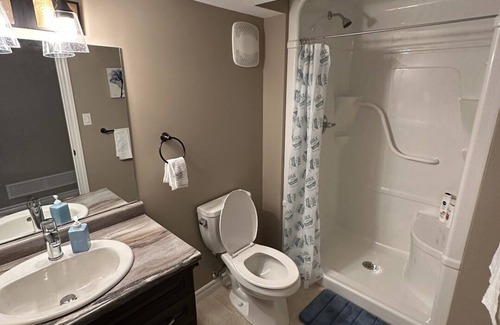 Woodslee House | Cozy 2 Bdrm, Lounge w/fpl, Kitchenette, TV, Wi-Fi
