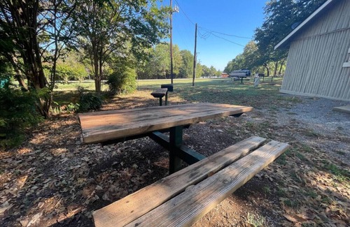Pottsboro Cabin | Cozy 2 Bed Cabin at Mill Creek Marina: Cabin 6