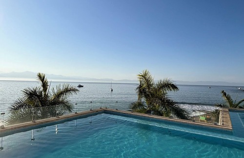 La Cruz de Huanacaxtle Condo | Cozy 2-bedroom beachfront condo in La Cruz de Huanacaxtle with AC, fitness room