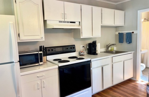 Ocean Park Condo | Cozy 2-bedroom, 1-bathroom condo, two short blocks from the beach!