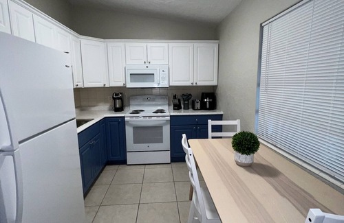 Bradenton Apartment | Cozy 2 bedroom/1 bath short drive to Anna Maria Island