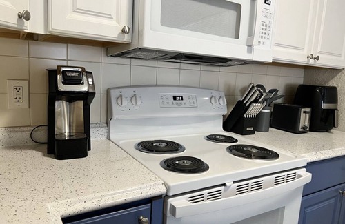 Bradenton Apartment | Cozy 2 bedroom/1 bath short drive to Anna Maria Island
