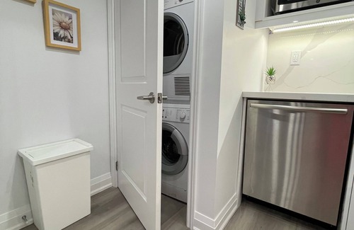 Erin Mills Apartment | Cozy 2-bedroom apartment with WiFi, separate entrance and parking