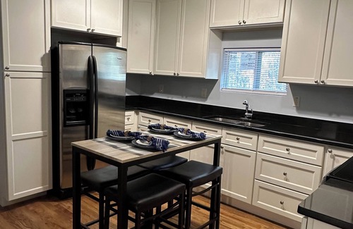 Fayetteville Apartment | Cozy 2-bedroom apartment in peaceful Fayetteville with AC