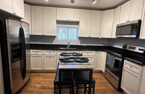 Fayetteville Apartment | Cozy 2-bedroom apartment in peaceful Fayetteville with AC