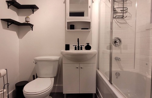 Lafleche Apartment | Cozy 2 bedroom apartment, newly renovated and 15 min from downtown Montreal