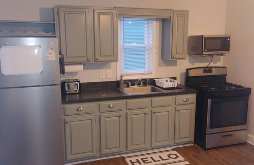 Buffalo Apartment | Cozy 2 Bedroom Apartment in Buffalo, NY - 30 minute drive from Niagara Falls!