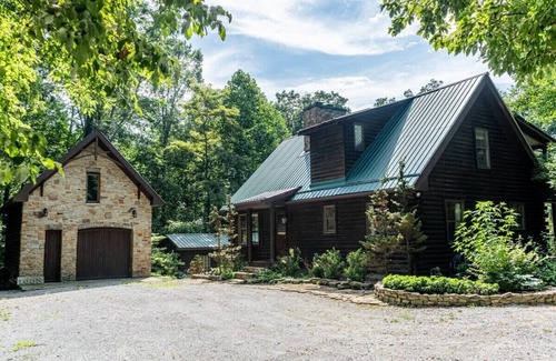Monterey Cabin | Cozy 2 bedroom cabin nestled in wooded hideaway