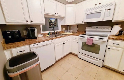 Lexington Condo | Cozy 2-bedroom condo with WiFi, AC in marvelous Lexington