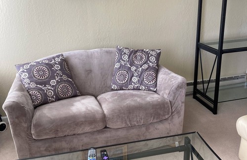 North Central Condo | Cozy 2-bedroom condo in lovely San Mateo with fitness room, WiFi