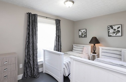 Dayton House | Cozy 2 Bedroom duplex in Downtown Dayton
