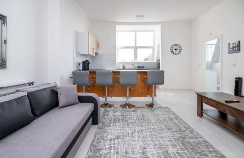 Shepherd's Bush Apartment | Cozy 2-Bedroom Flat in Central West London