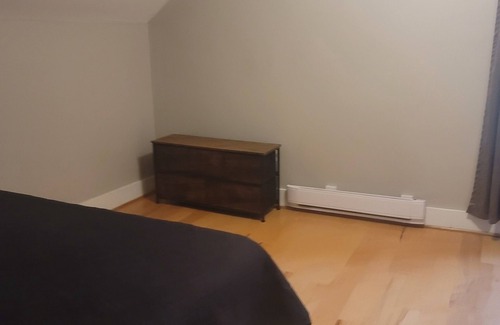 Lake Luzerne-Hadley House | Cozy 2-bedroom home in Lake Luzerne Centrally located to Lake George & Saratoga.