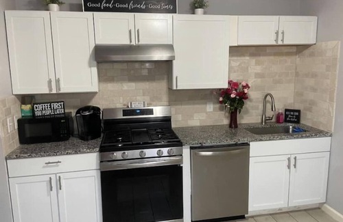 Fort Worth House | Cozy 2 Bedroom Home (Entire House)