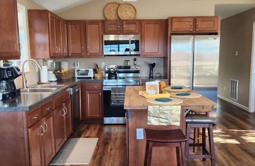 Richland House | Cozy 2-bedroom house in peaceful Richland with WiFi, AC