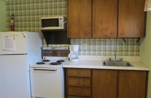 Sauble Beach Cottage | Cozy 2 Bedroom Located In The Heart Of Downtown Sauble