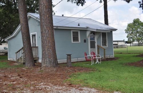 Scott House | Cozy 2 bedroom offering privacy and convenience located in the HUB of Scott, LA