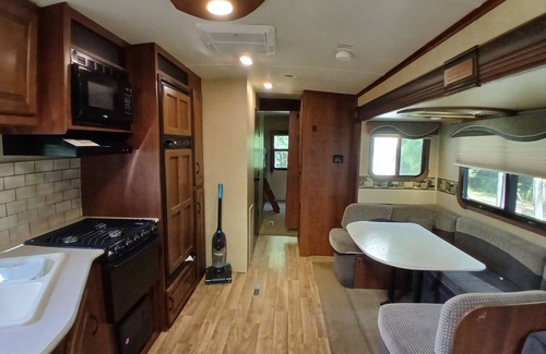Crystal River House | Cozy 2-bedroom RV in amazing Crystal River with AC, microwave on a large plot