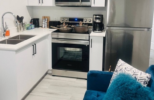 Northwest Edmonton House | Cozy 2-bedroom Suite Close To West Edmonton Mall